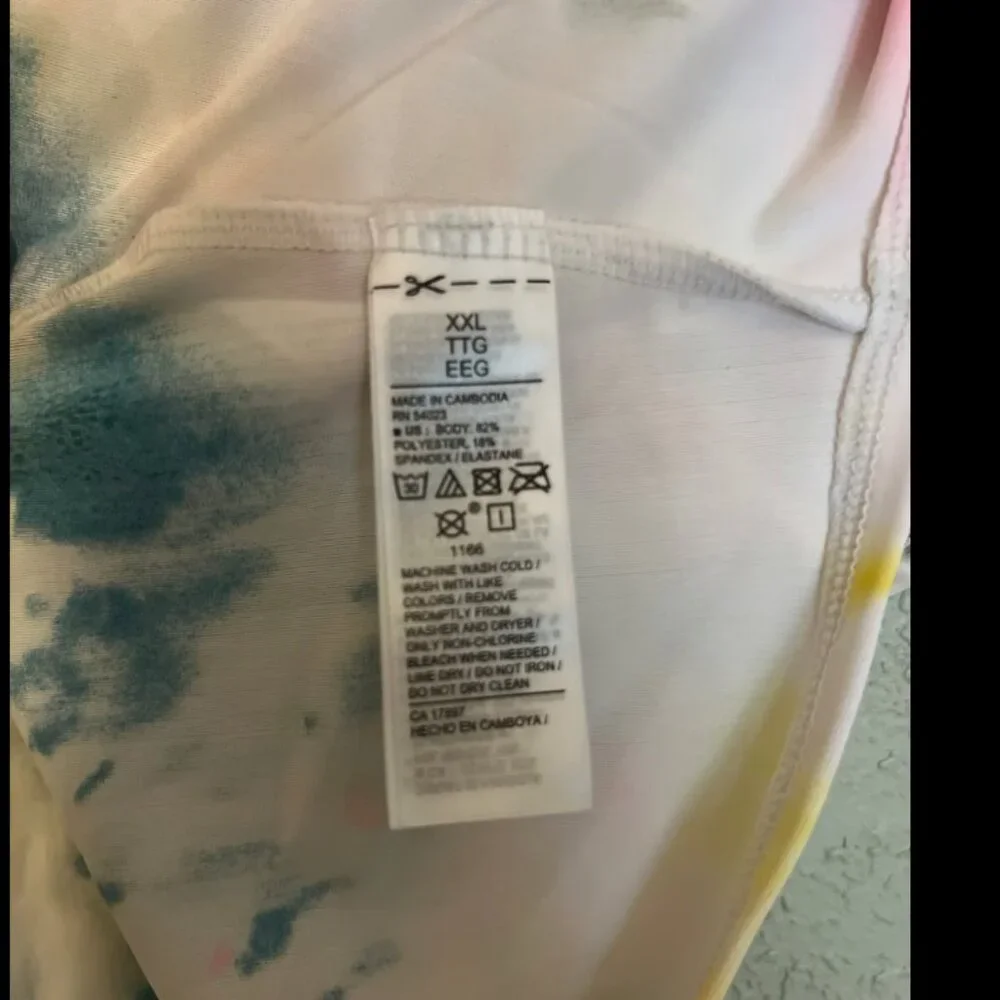 Tie-dye Rash Guard - Picture 3 of 6